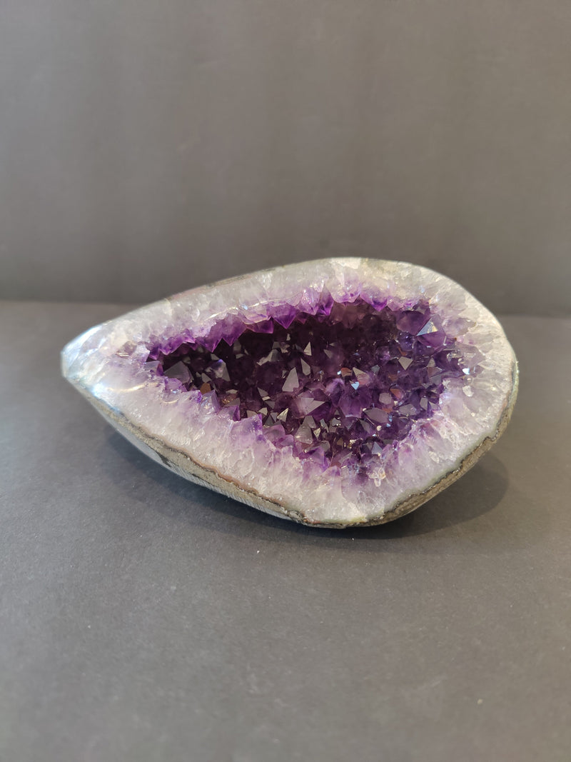 Large Mineral Specimens & Statement Centerpieces