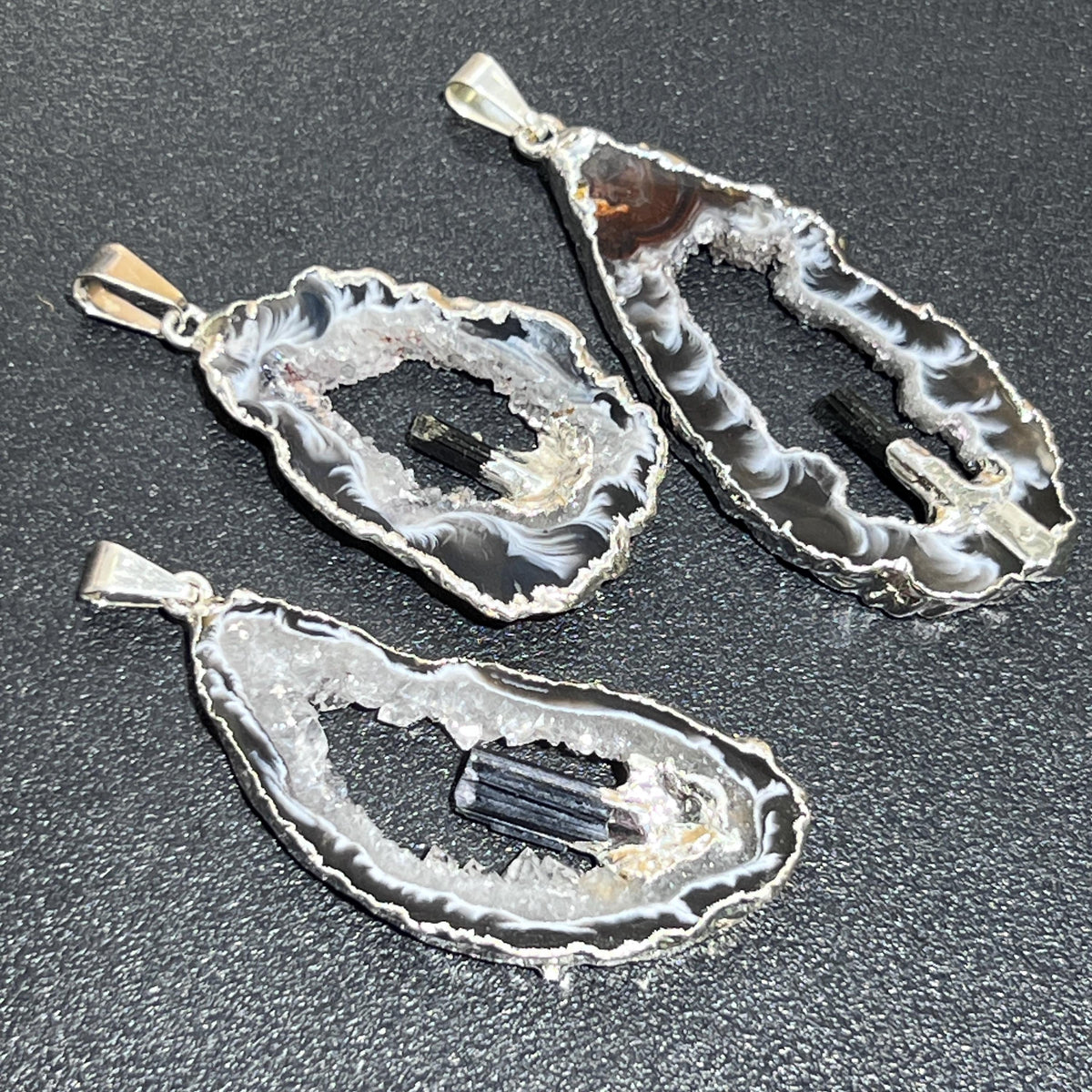 Oco Geode Druzy Pendant with Tourmaline - Silver Plated