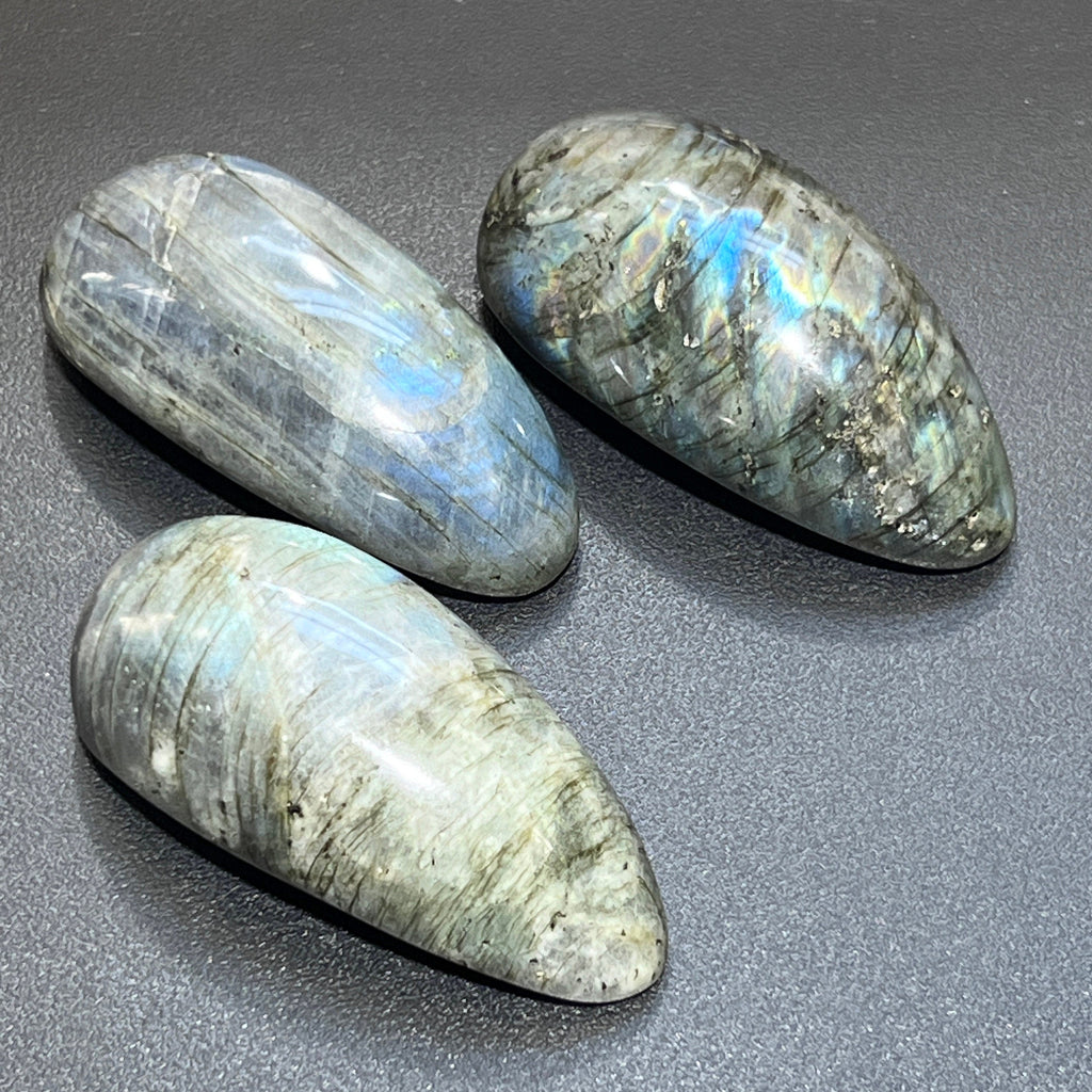 Labradorite Massage Wand, Polished Blue Flash Gemstone Tool, 76 x 38 mm — Madagascar