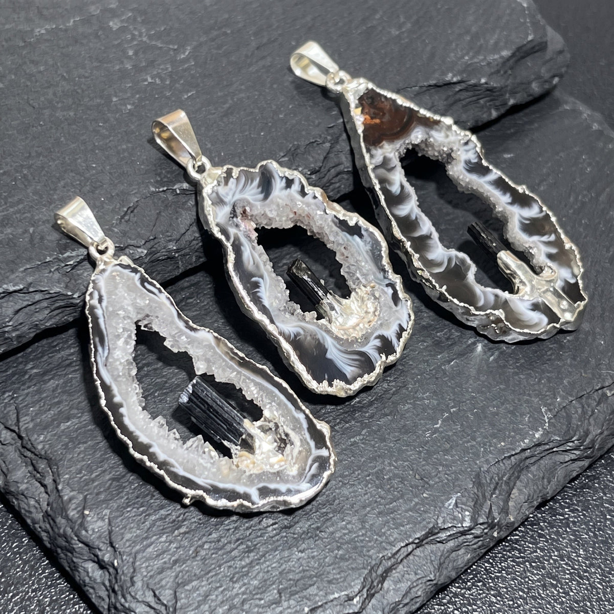 Oco Geode Druzy Pendant with Tourmaline - Silver Plated